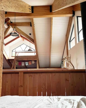 4 bedrooms, WiFi, bed sheets