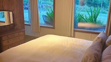 4 bedrooms, WiFi, bed sheets