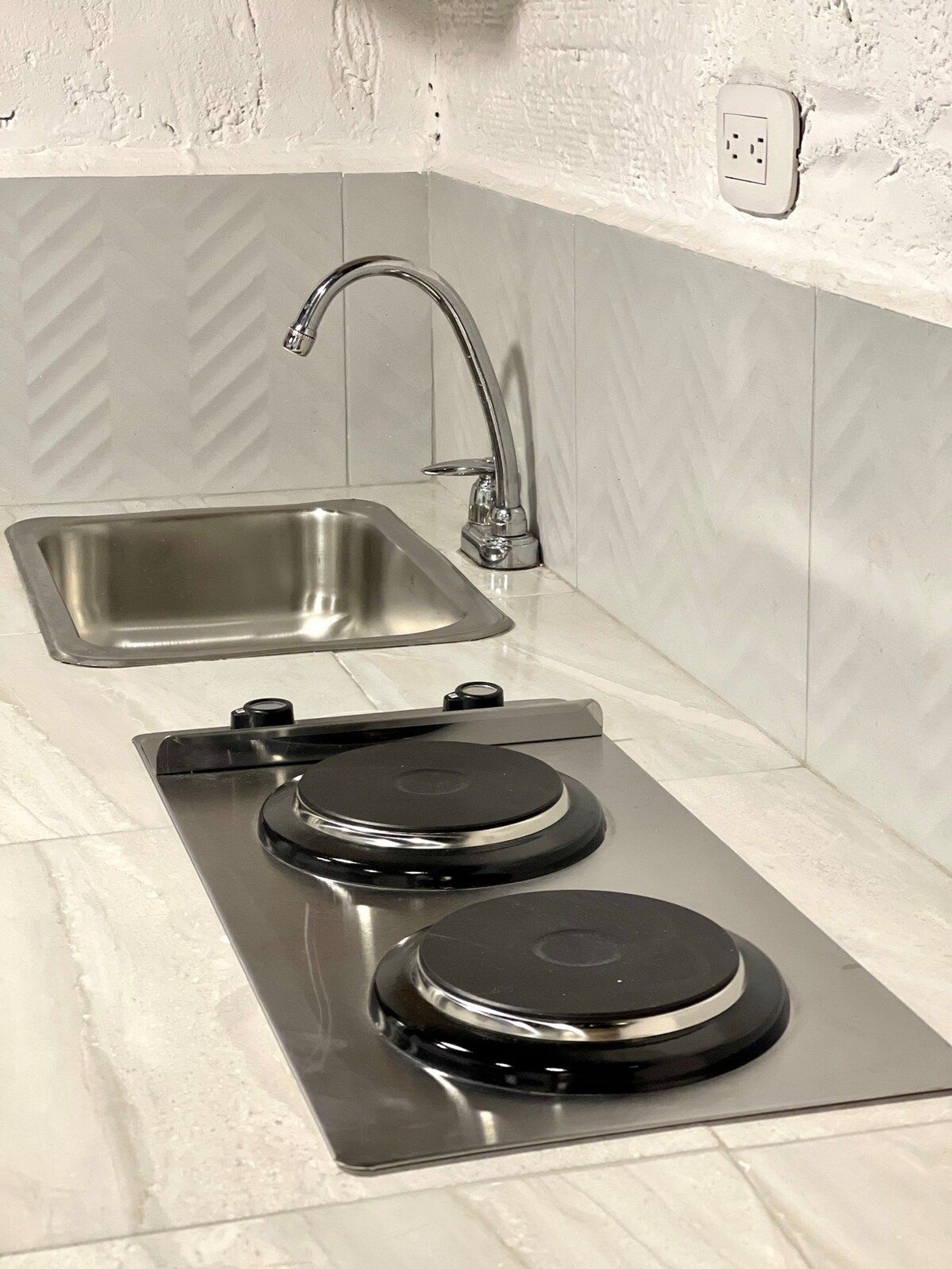 Basic Suite | Private kitchen