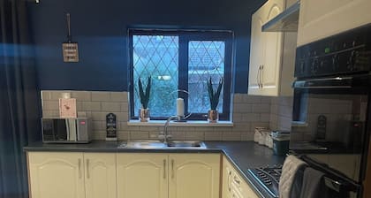 Nightly weekly or monthly stays.
Great for family getaways
Mumbles 10 min dri