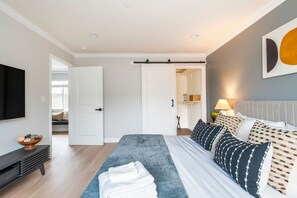 3 soverom, skrivebord, strykejern/-brett og wi-fi (inkludert)