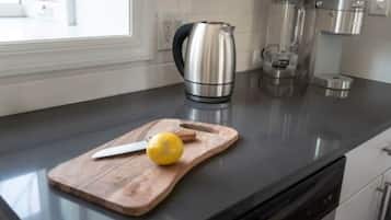 Cookware/dishes/utensils