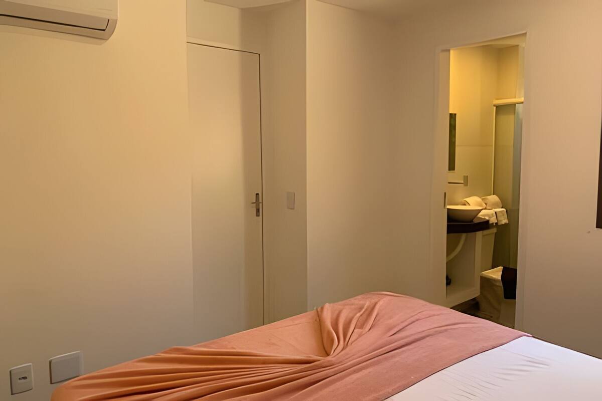 Apartment | Hochwertige Bettwaren, Verdunkelungsvorhänge, Bügeleisen/Bügelbrett