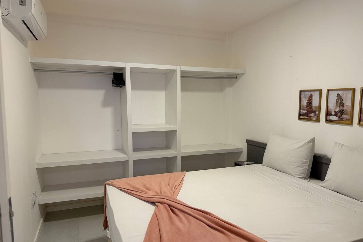 Economy-Apartment | Hochwertige Bettwaren, Verdunkelungsvorhänge, Bügeleisen/Bügelbrett