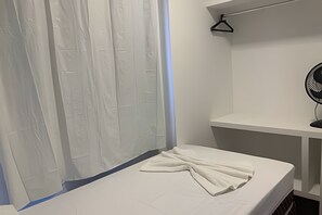 Apartamento térreo | Hochwertige Bettwaren, Verdunkelungsvorhänge, Bügeleisen/Bügelbrett