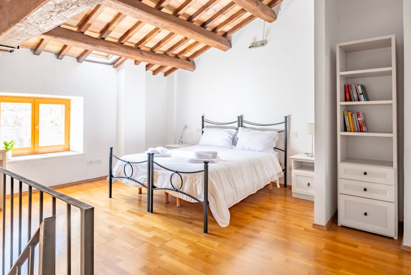 1 bedroom, desk, iron/ironing board, WiFi
