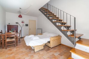 1 habitación, tabla de planchar con plancha, wifi y ropa de cama 