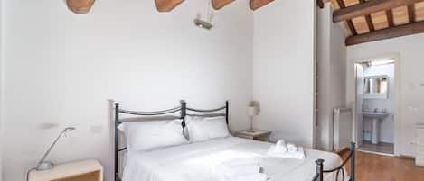 1 chambre, bureau, fer et planche Ă repasser, Wi-Fi