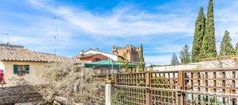 GuestHost - Cozy apartment on two levels of approximately 67 sqm, perfect for 3 people, located on the first floor of a 1200s building WITHOUT a lift (12 steps to access it). The property is located a short distance from the historic center of Perugia,in