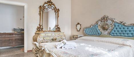 3 habitaciones y ropa de cama