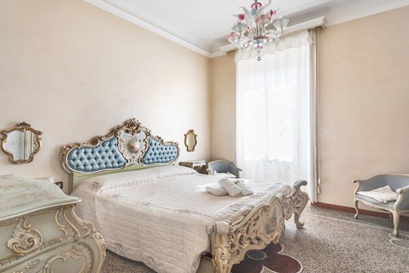 3 bedrooms, iron/ironing board, bed sheets