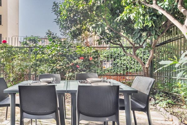 Outdoor dining