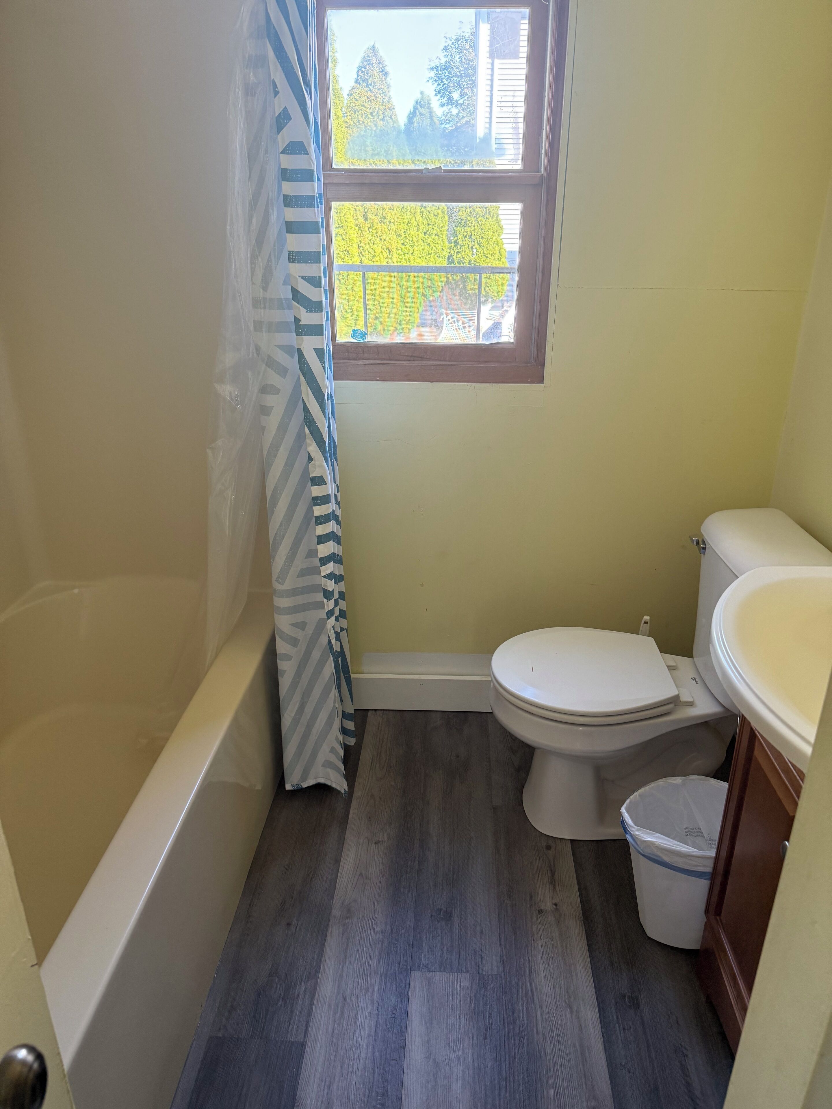 Serviettes fournies, savon, papier de toilette