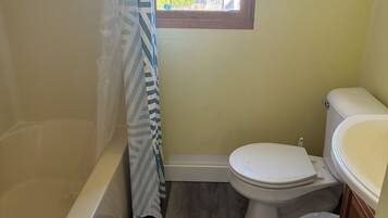 Serviettes fournies, savon, papier de toilette