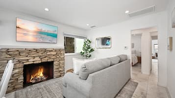 Télévision, cheminée