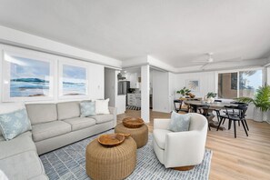 TV - Oceanfront Oasis with Stunning Views of the Sea (Newport Beach)