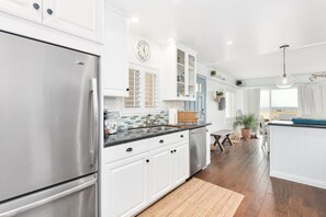 High chair - Oceanfront Family-Friendly Newport Beach Duplex (Newport Beach)