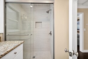 Shower, hair dryer - Charming home in Corona Del Mar near everything (Corona Del Mar)