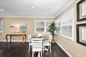 Dining - Charming home in Corona Del Mar near everything (Corona Del Mar)