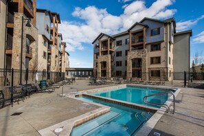 Et oppvarmet basseng