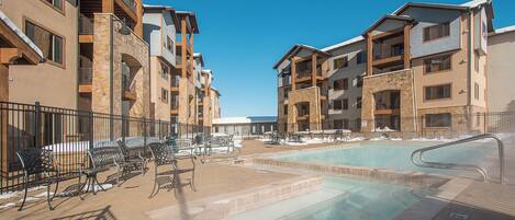 Een verwarmd zwembad