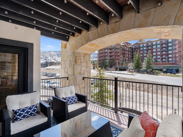 Property grounds - Beautiful 1 Bedroom Condo - Full Kitchen, Mountain Views (Park City)