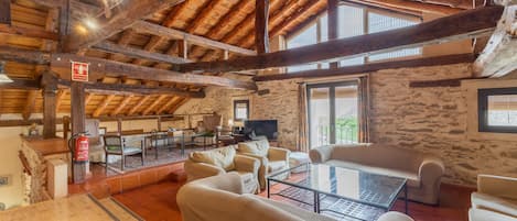 TV, table tennis, stereo