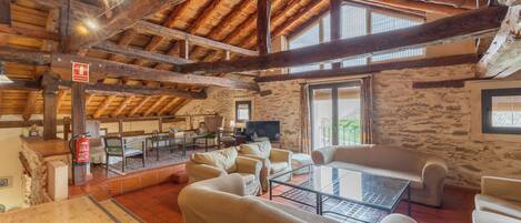 TV, table tennis, stereo