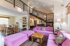 TV, fireplace, DVD player, stereo - Holiday Home 'El Herrén Del Abuelo' with Mountain View, Private Pool and Private Terrace (Vegas de Matute)