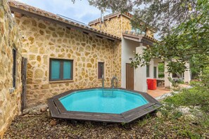 Pool - Holiday Home 'El Herrén Del Abuelo' with Mountain View, Private Pool and Private Terrace (Vegas de Matute)