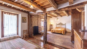 7 chambres, fer et planche Ă repasser, draps fournis