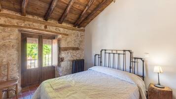 7 habitaciones, tabla de planchar con plancha y ropa de cama