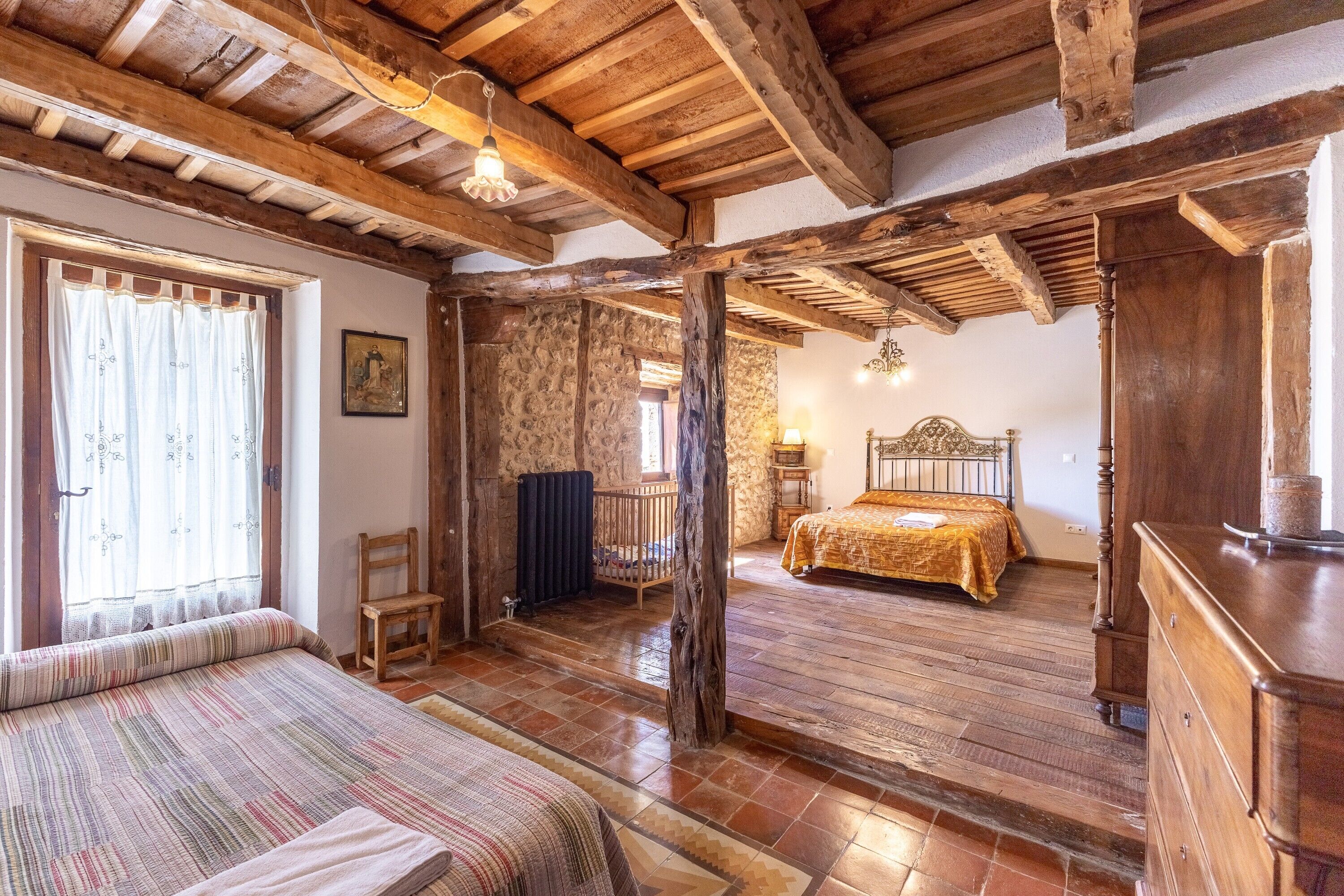 7 bedrooms, iron/ironing board, bed sheets