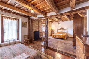 7 bedrooms, iron/ironing board, bed sheets
