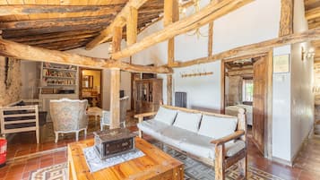 テレビ、DVD プレーヤー、ステレオ