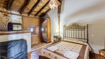 7 bedrooms, iron/ironing board, bed sheets