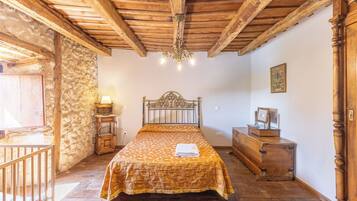 7 slaapkamers, een strijkplank/strijkijzer, beddengoed