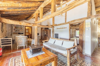 Casa Rural 'La Botica de Maderuelo' con vistas al embalse y cerca de las Hoces del Duratón