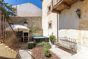 Property grounds - Rural House 'La Botica de Maderuelo' overlooking the reservoir and near Hoces del Duratón (Maderuelo)