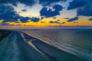 Beach - Family Home in Forest Beach: Pool&Spa, BBQ, Games, Walk to Beach (Hilton Head Island)