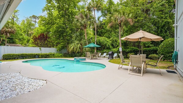 Pool - Family Home in Forest Beach: Pool&Spa, BBQ, Games, Walk to Beach (Hilton Head Island)