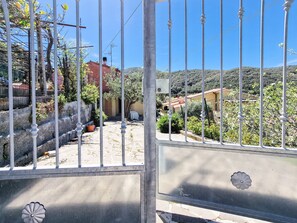 Property grounds - Holiday Home 'Casa Marisa' with Private Terrace, Balcony and Air Conditioning (Rio)