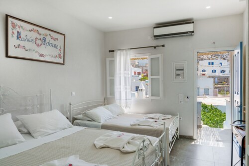 Einzimmerapartment 'Politimi's N3' mit Bergblick, WLAN und Klimaanlage