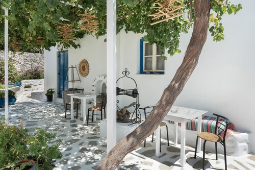 Studio Apartment 'Politimi's  N3' with Mountain View, Wi-Fi and Air Conditioning