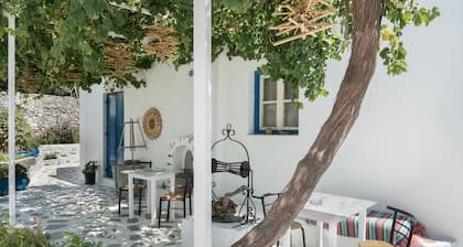 Apartment 'Politimi's Studio N4' with Mountain View, Wi-Fi and Air Conditioning