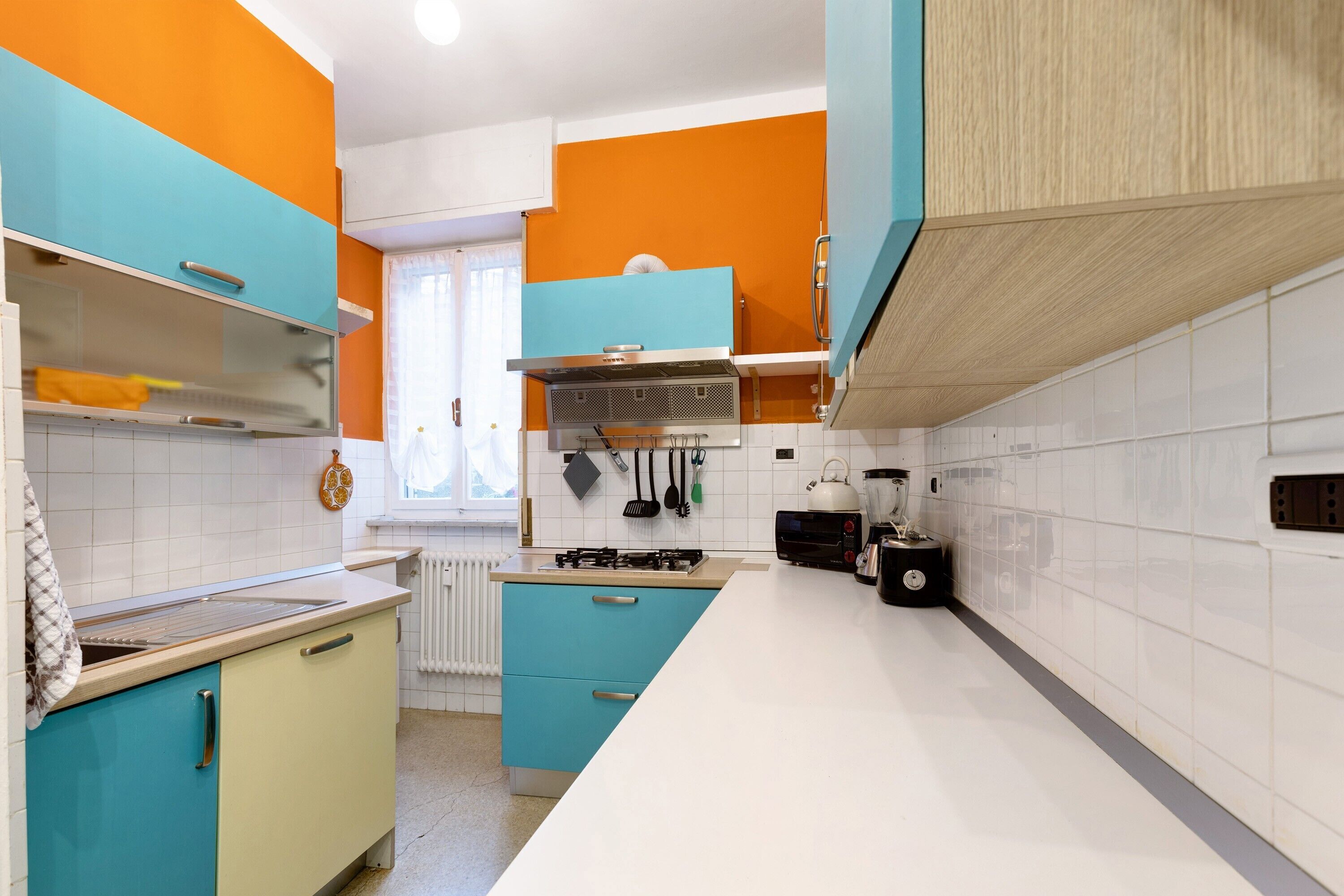 Køleskab, mikrobølgeovn, ovn, kogeplade