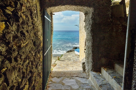 Interior. Il giardino sul mare