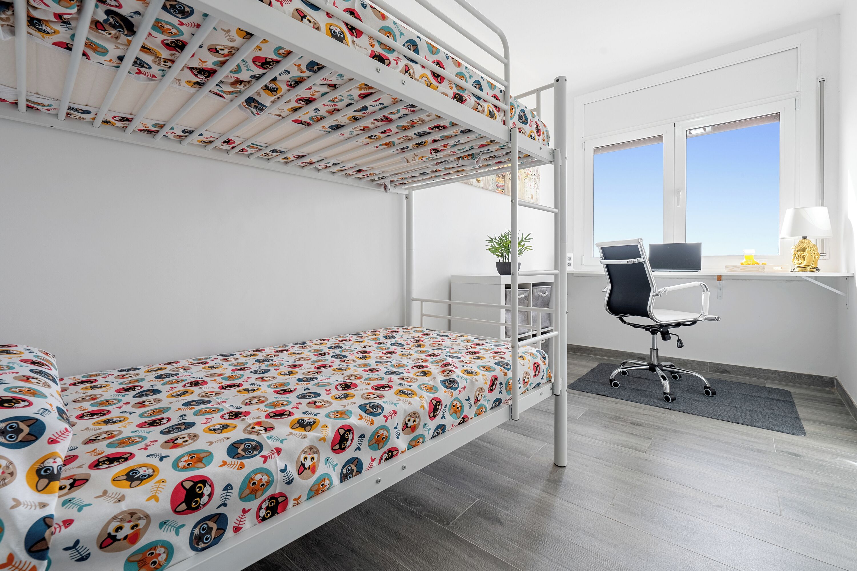 3 dormitorios, tabla de planchar con plancha, wifi gratis y ropa de cama