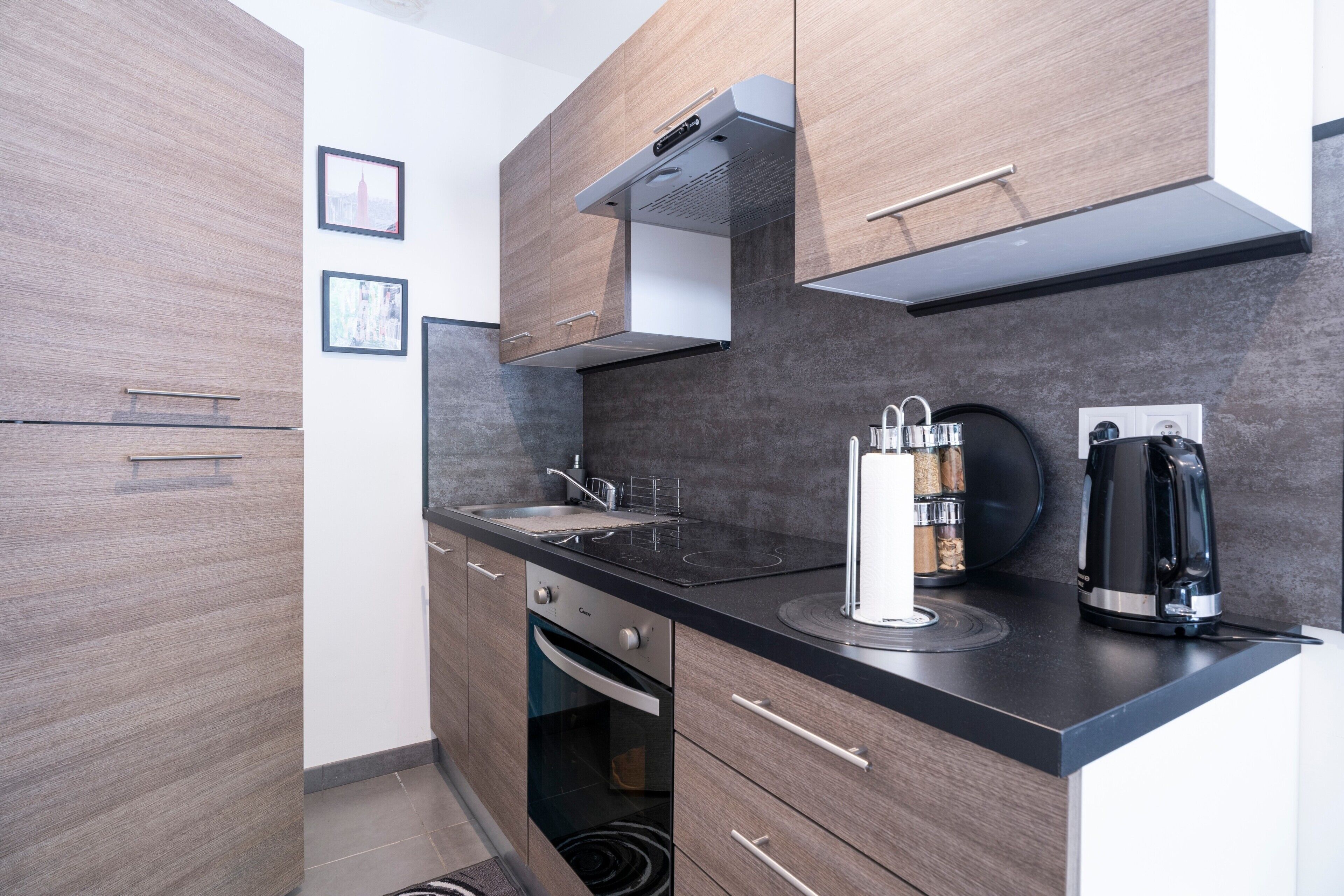 Fridge, microwave, stovetop, coffee/tea maker