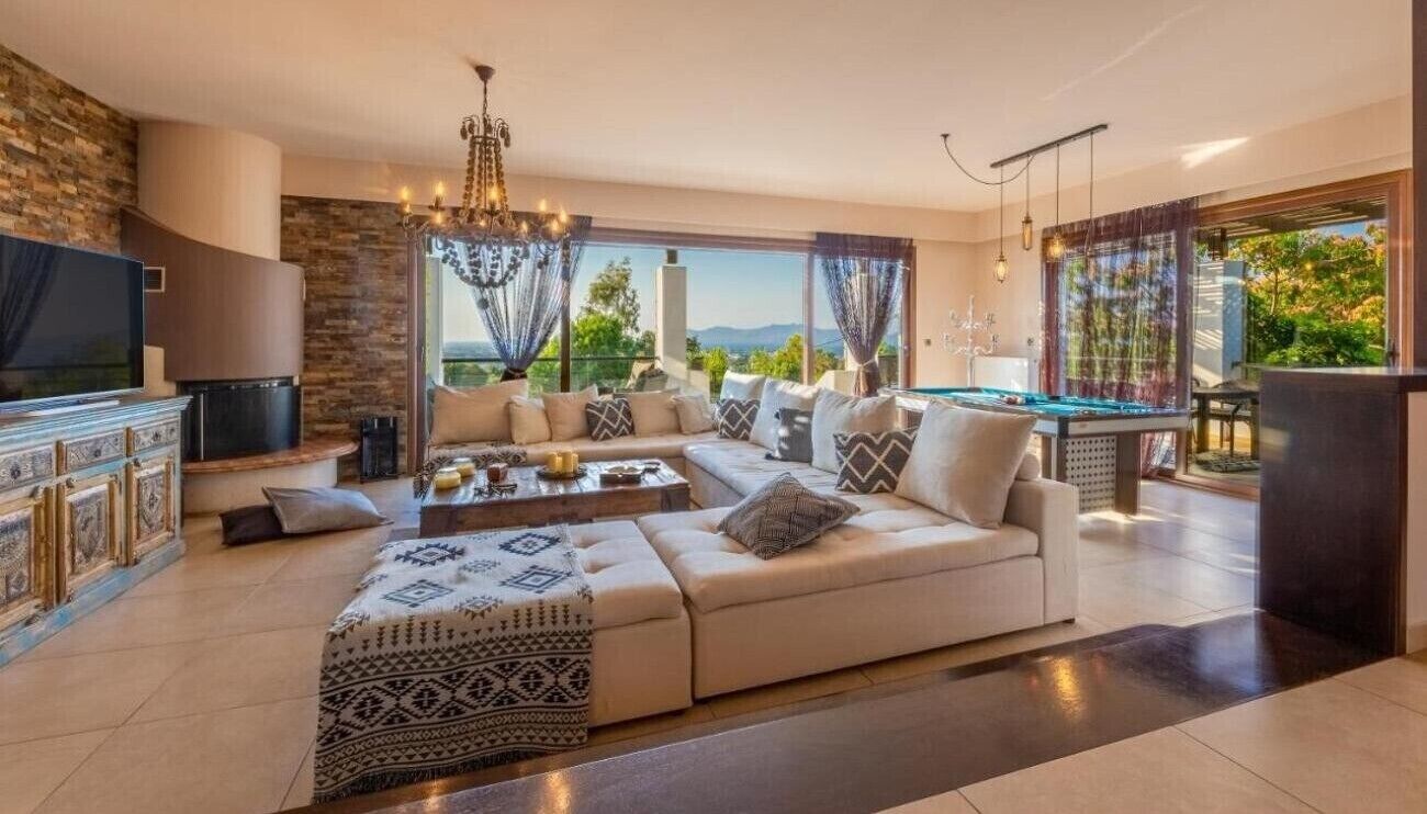 TV, fireplace, video games